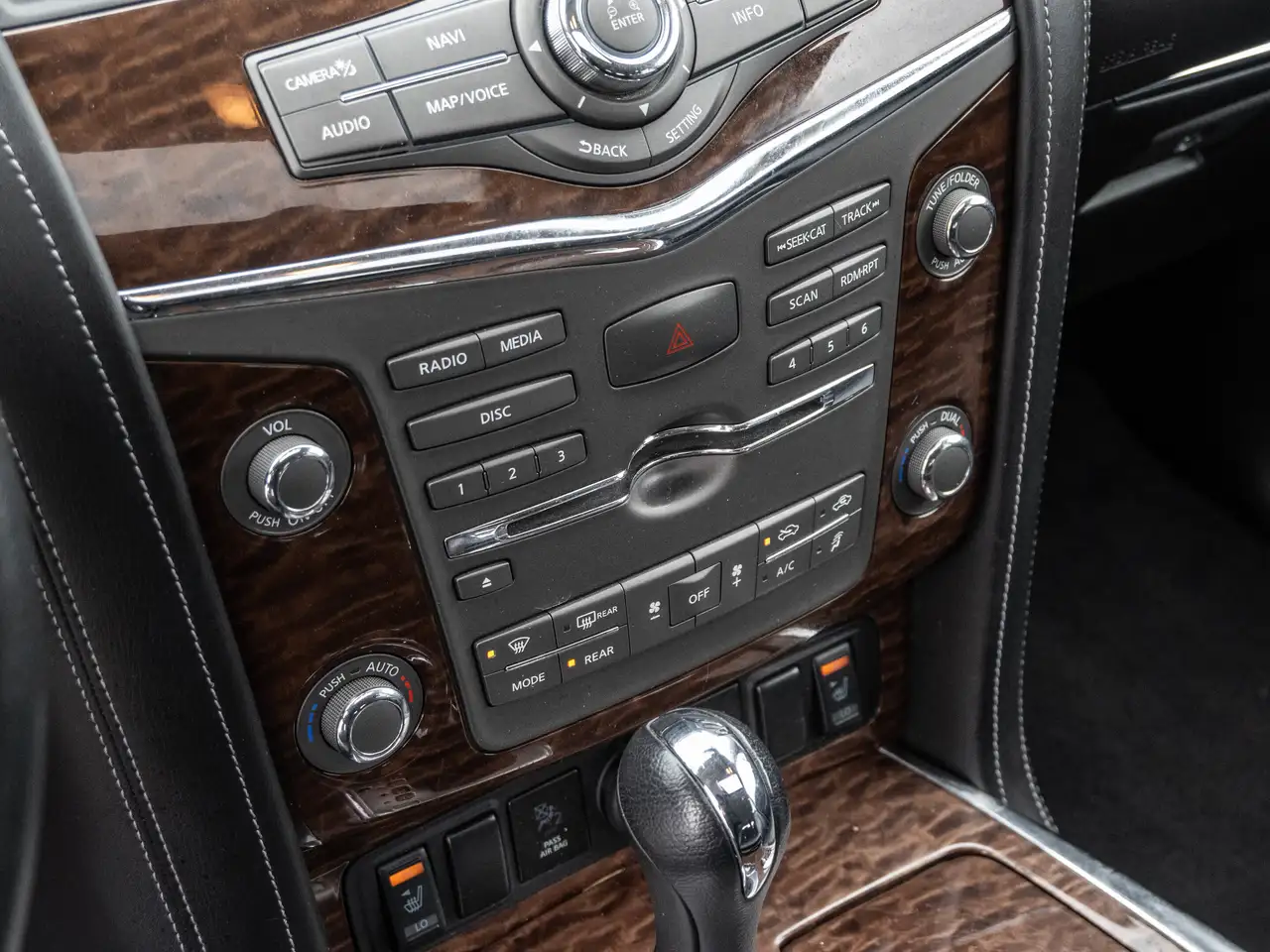 Nissan Armada снимка Nissan Armada