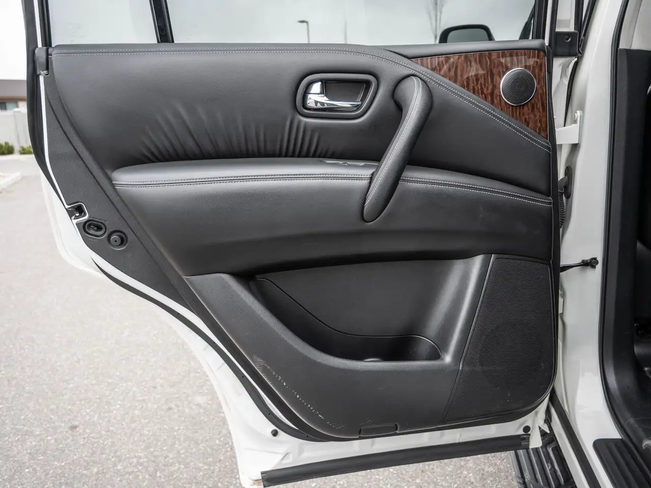 Nissan Armada снимка Nissan Armada