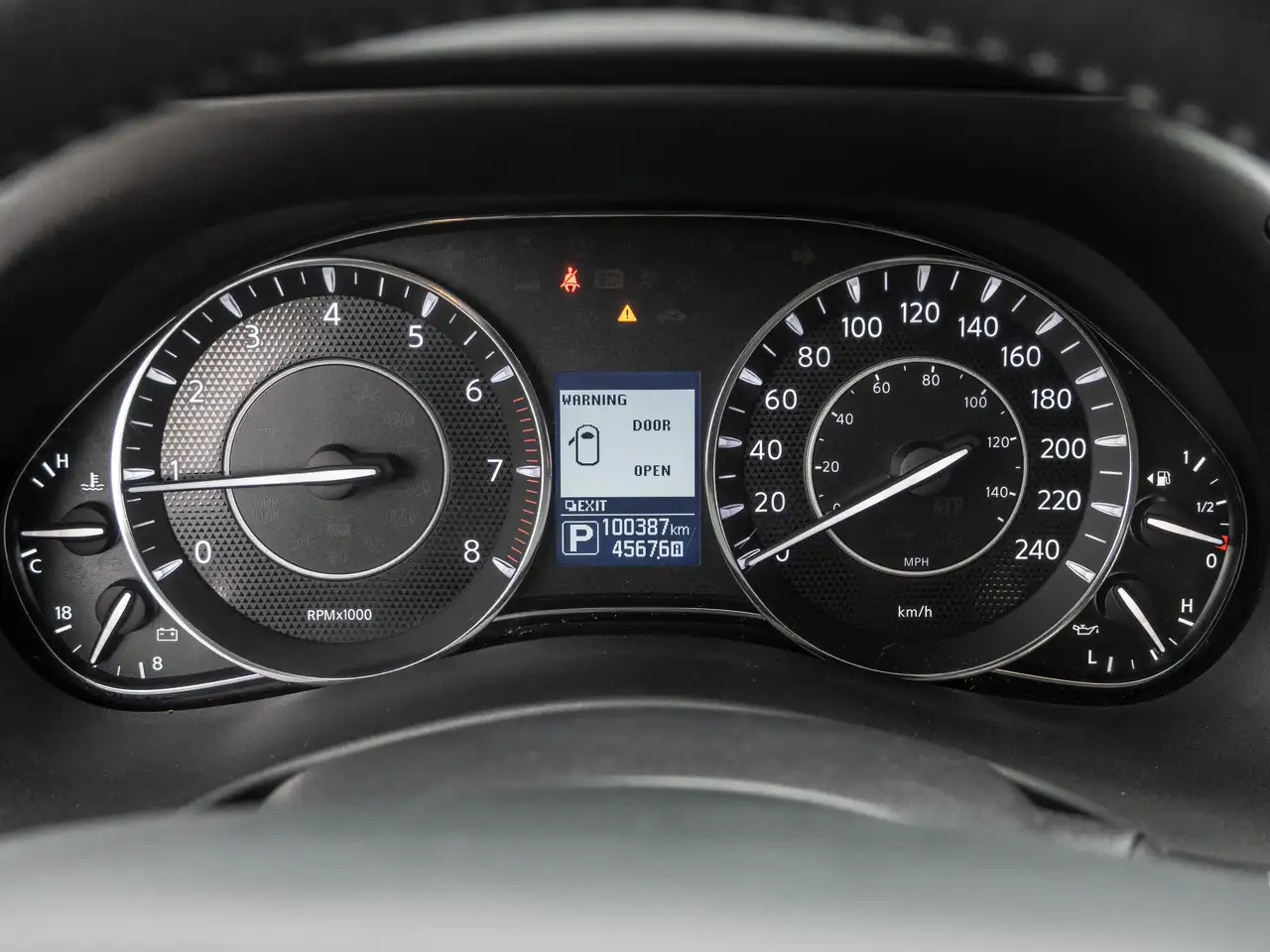 Nissan Armada снимка Nissan Armada