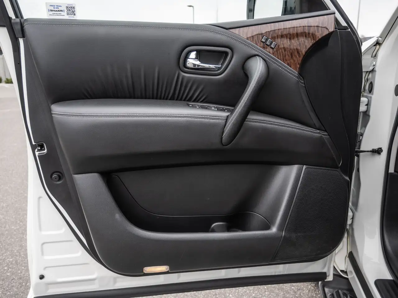 Nissan Armada снимка Nissan Armada