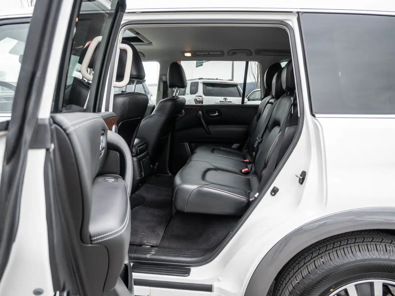 Nissan Armada снимка Nissan Armada