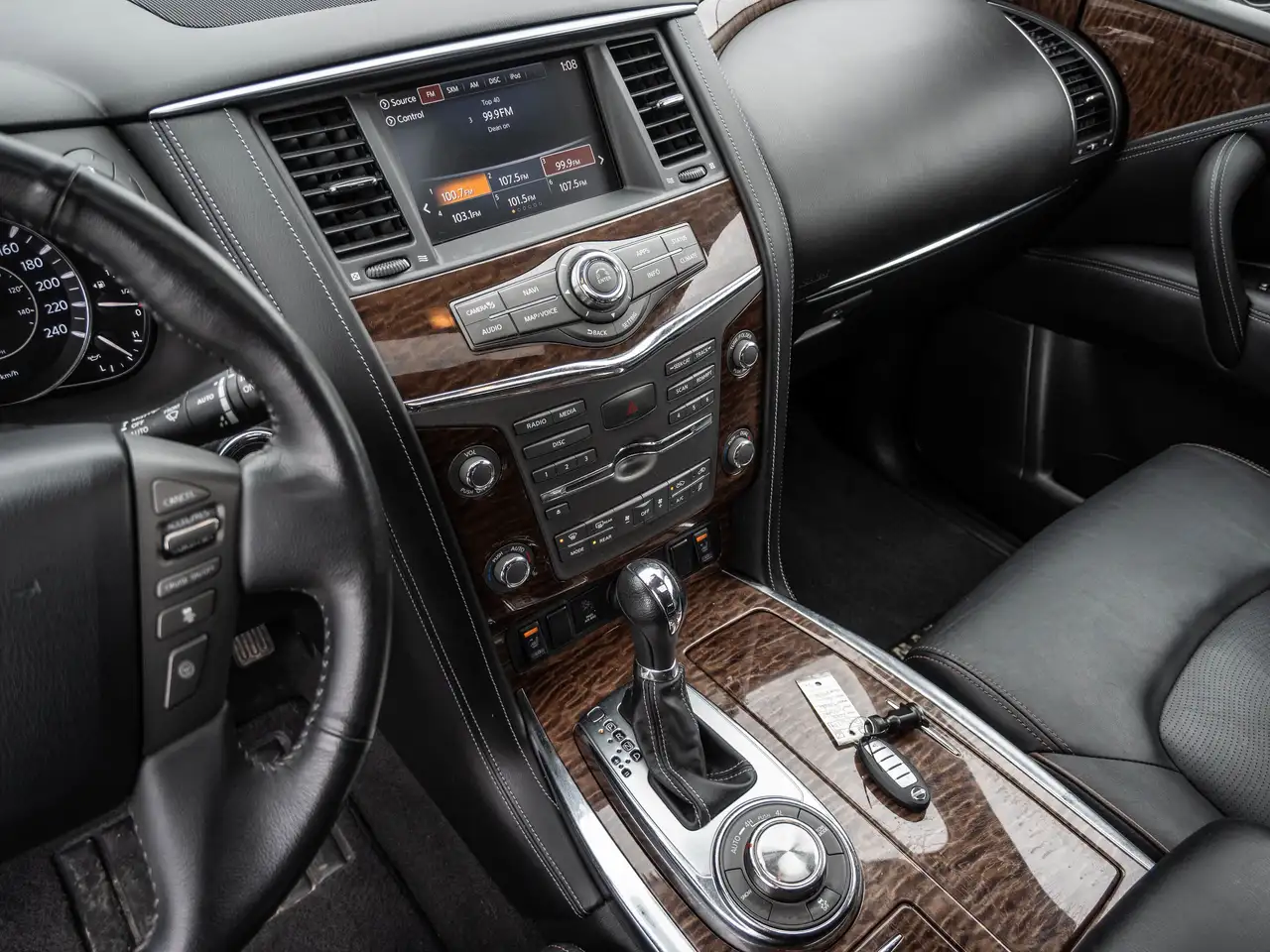 Nissan Armada снимка Nissan Armada