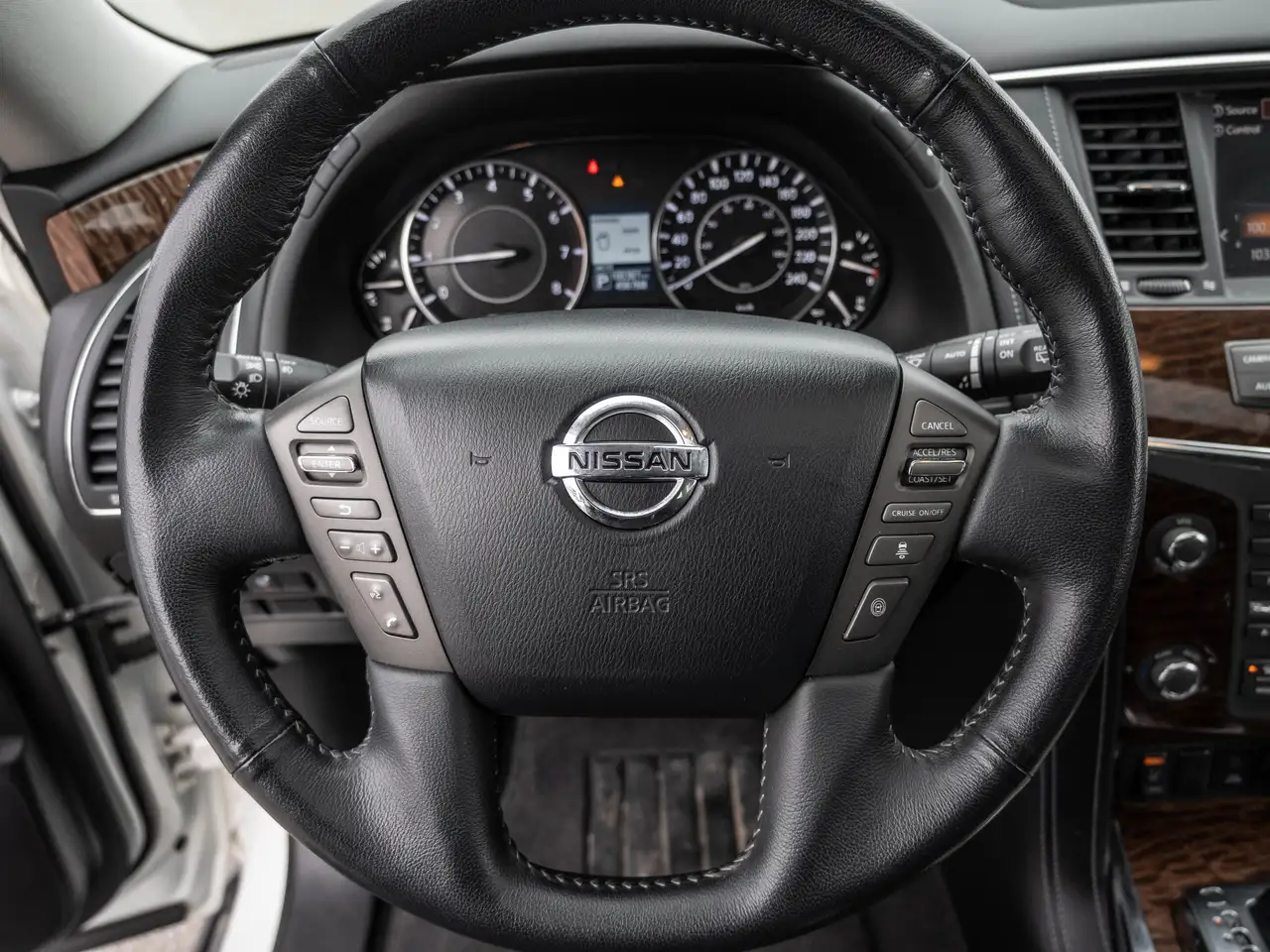 Nissan Armada снимка Nissan Armada