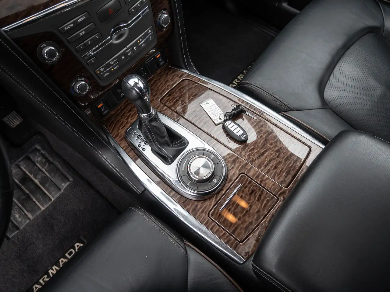 Nissan Armada снимка Nissan Armada