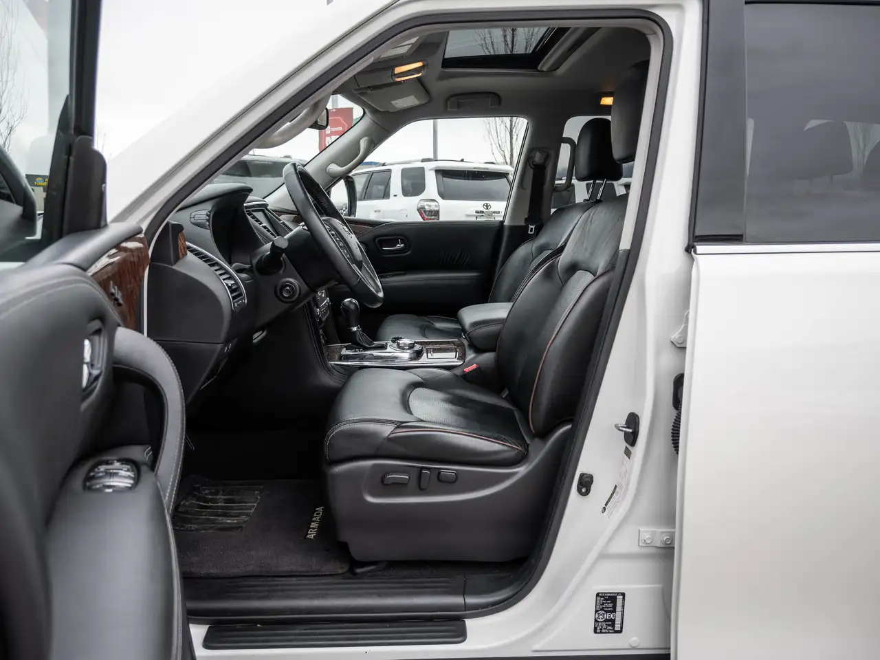 Nissan Armada снимка Nissan Armada