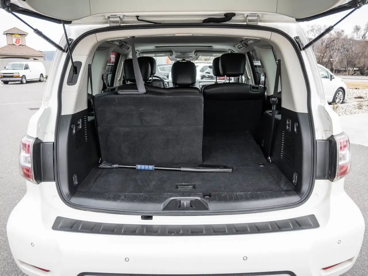 Nissan Armada снимка Nissan Armada