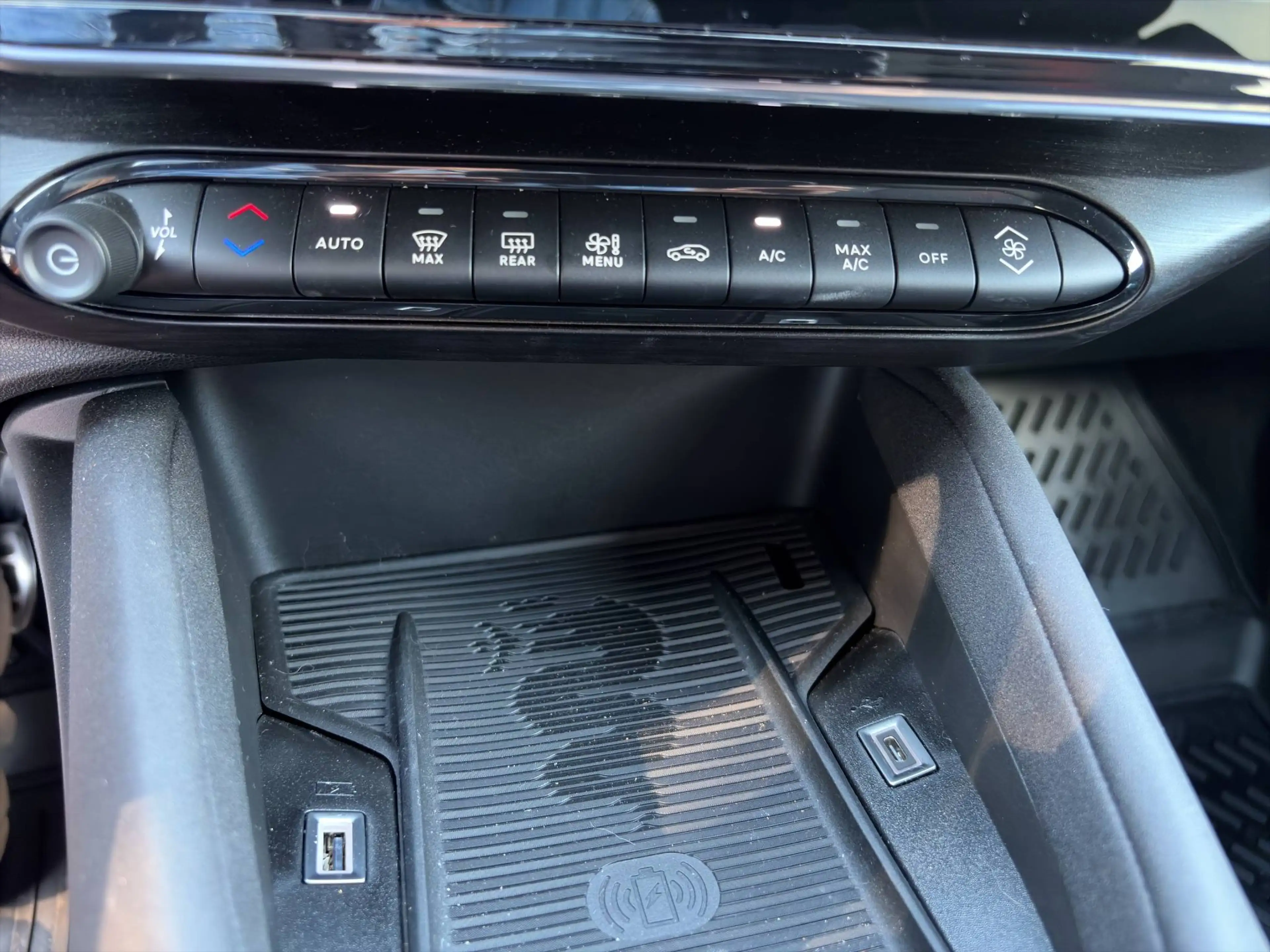 Alfa Romeo Junior Junior 1.2 VGT Ibrida Speciale — photo 6