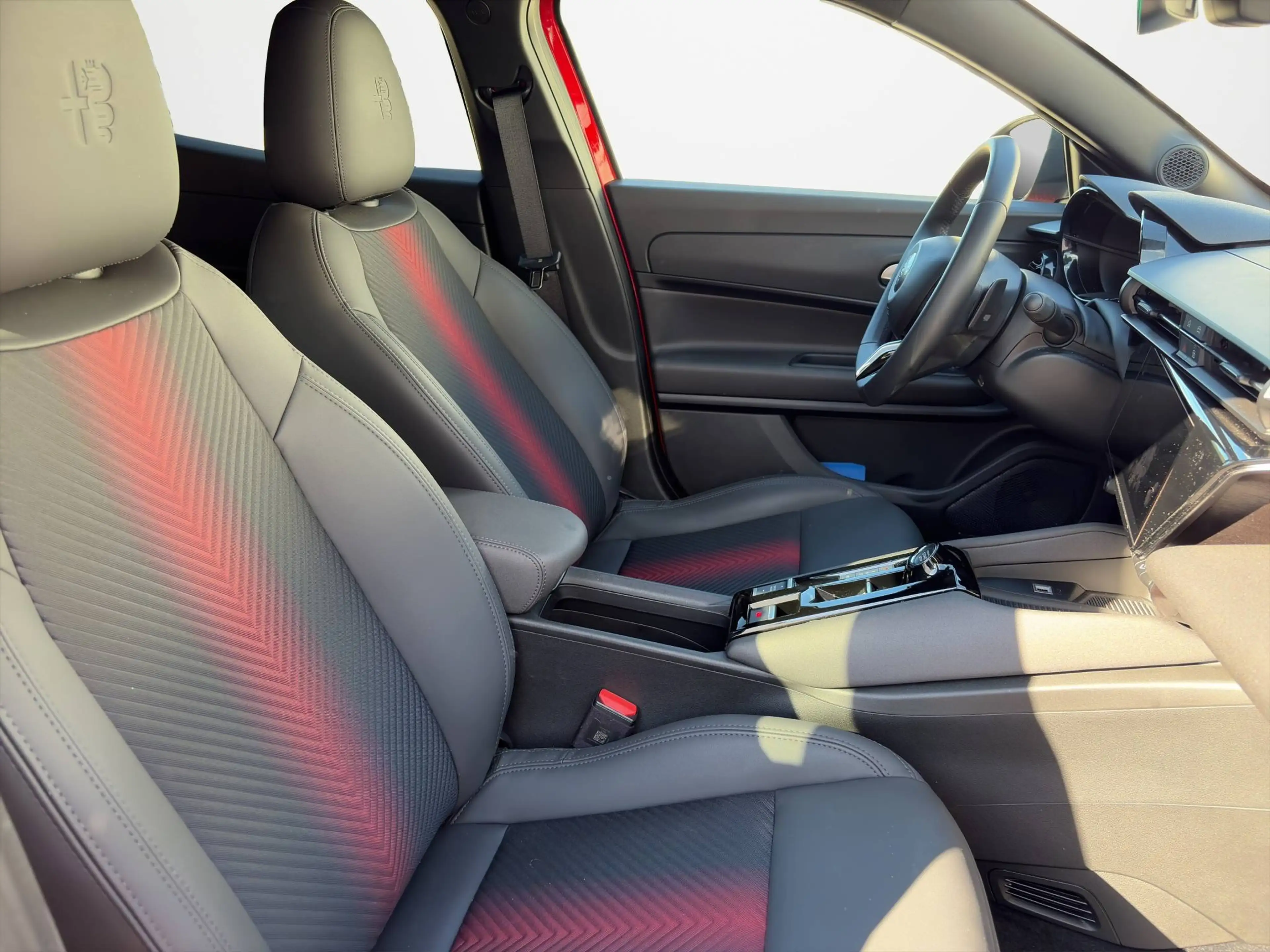 Alfa Romeo Junior Junior 1.2 VGT Ibrida Speciale — photo 9