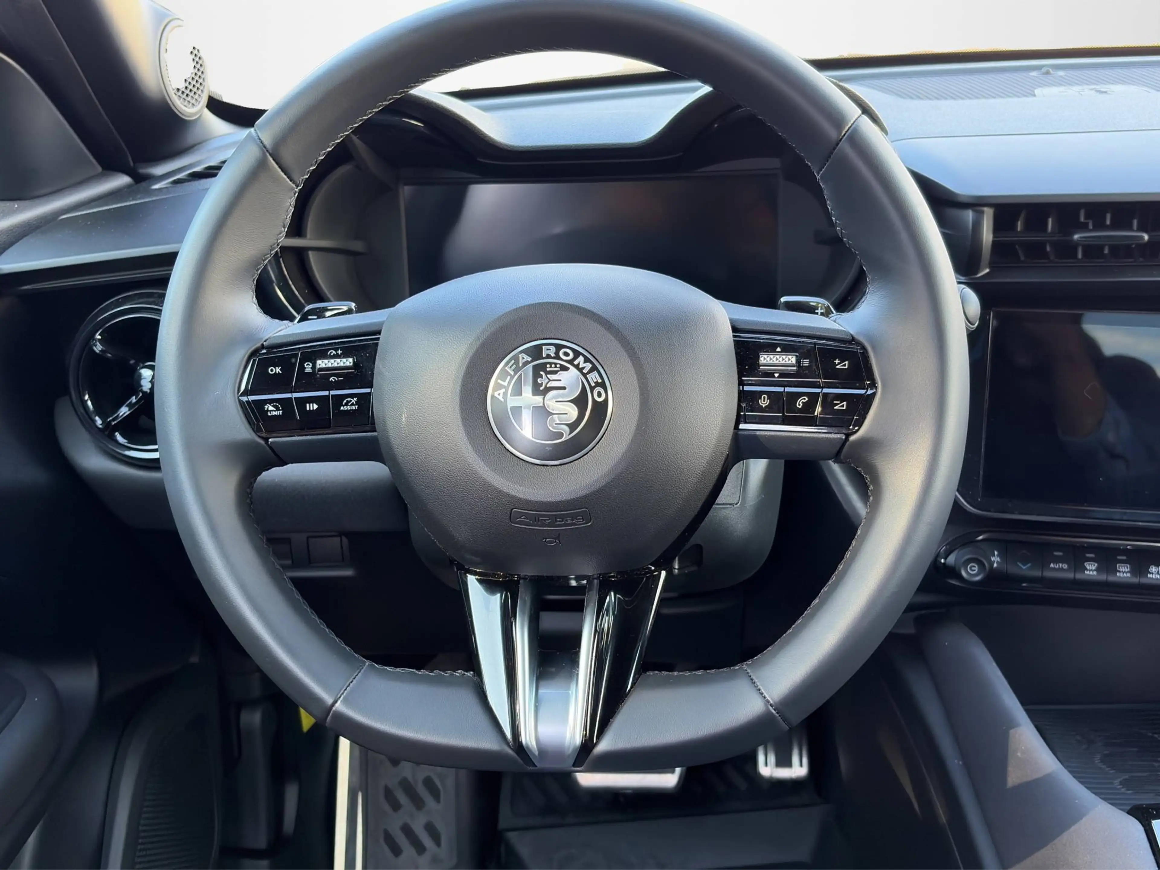 Alfa Romeo Junior Junior 1.2 VGT Ibrida Speciale — photo 4