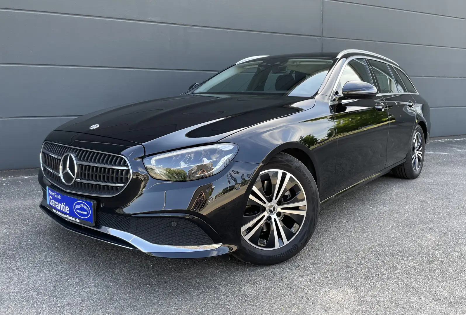 Mercedes-Benz E 220 E 220 d T-Modell Mild-Hybrid AVANTGARDE NAVI 1Hand Schwarz - 1