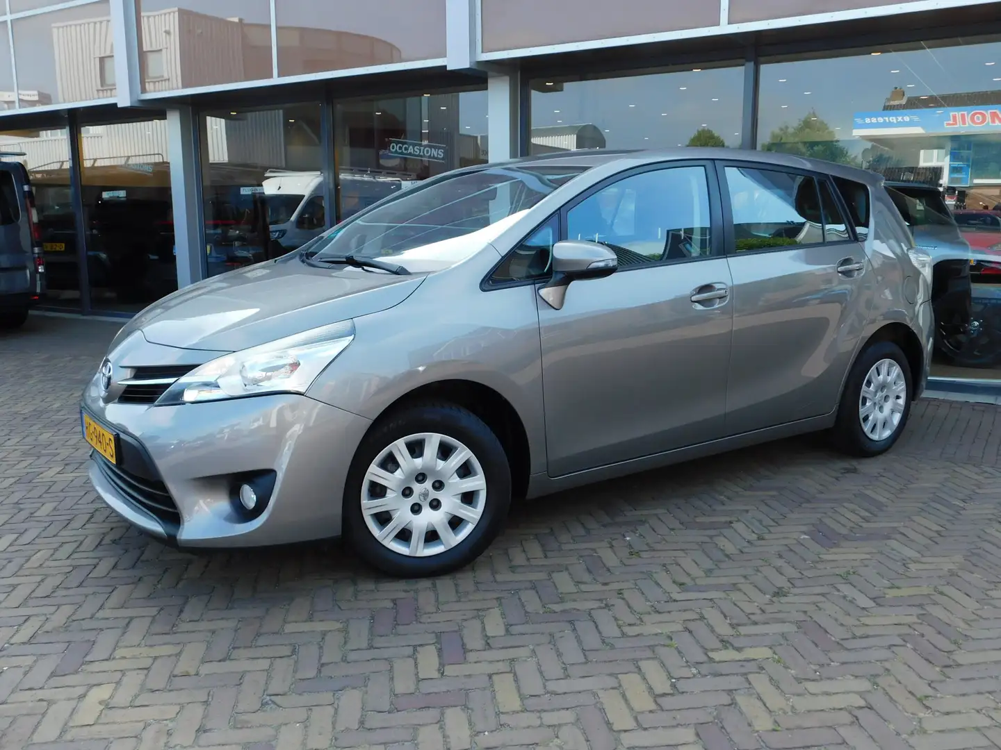 Toyota Verso 1.6 VVT-i Comfort Bruin - 2