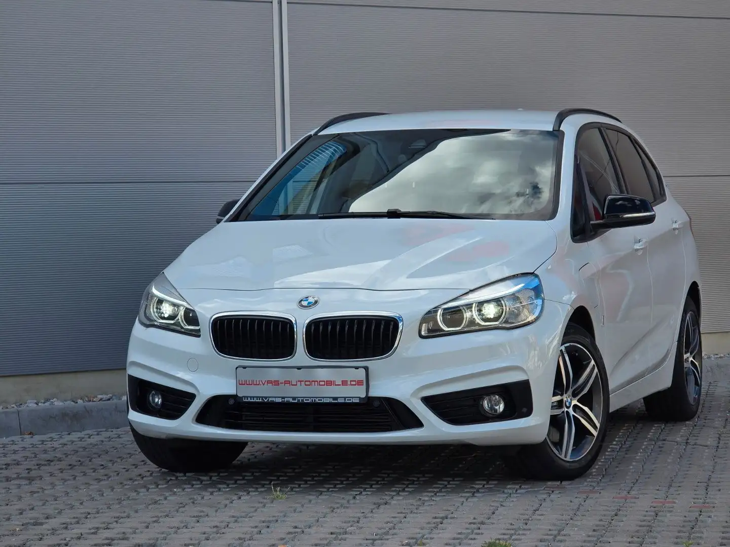 BMW 225 Active Tourer 225 xe Sport Line iPerformance Weiß - 1