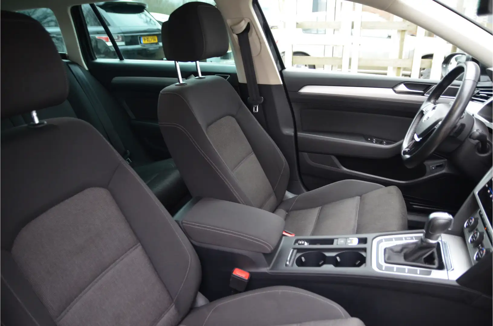 Volkswagen Passat Variant 1.4 TSI ACT Connected Series Plus Trekhaak (1.600k Noir - 2