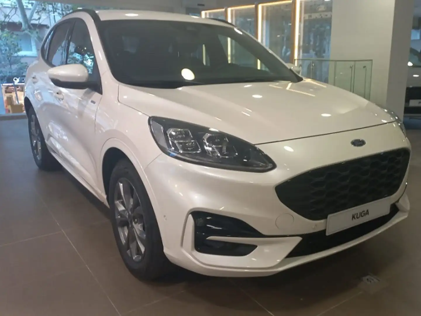 Ford Kuga ST-Line X 2.5 Duratec FHEV Auto 190cv Wit - 2