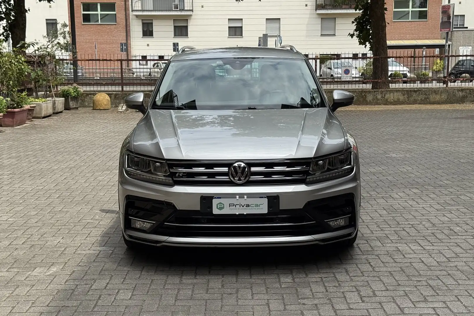 Volkswagen Tiguan Tiguan 1.6 TDI SCR Sport BlueMotion Technology Zilver - 2