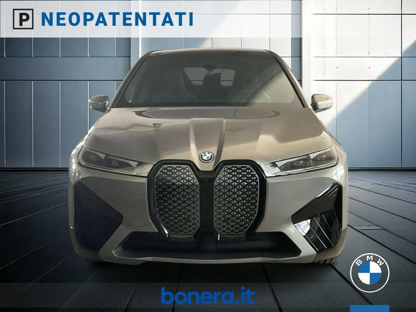 BMW iX xdrive40 pacchetto sportivo Grigio - 2
