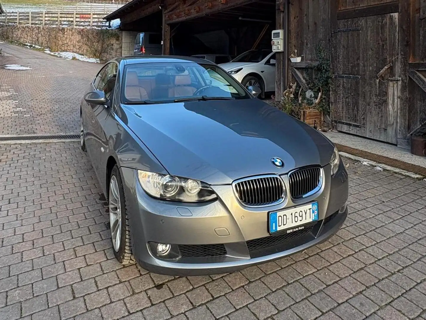 BMW 325 Coupé(E92), 218CV, Pelle, Catena nuova, perfett Szürke - 1
