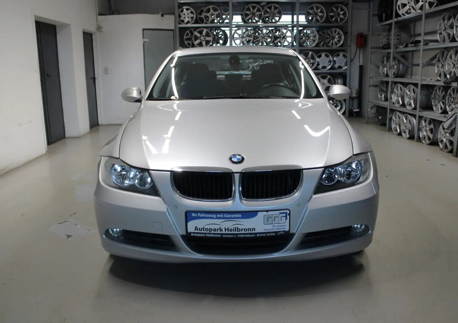 BMW 320 320i E90 Limo*Automatik*PDC*Klima*17.850km Grau - 2