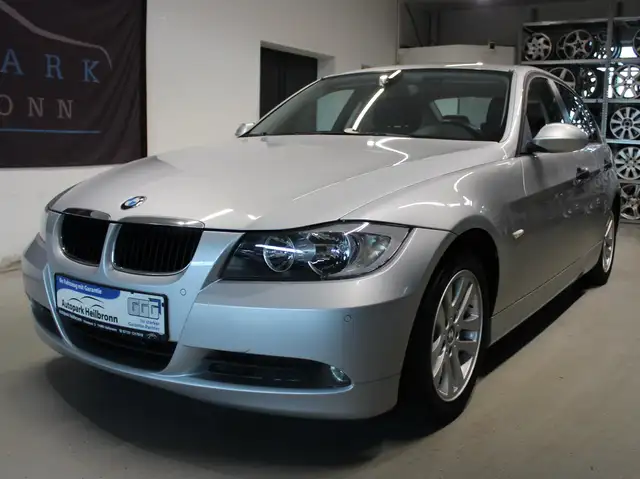 BMW 320 320i E90 Limo*Automatik*PDC*Klima*17.850km