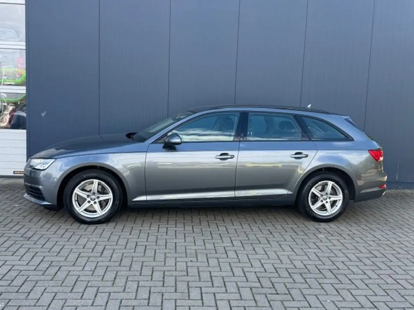 Audi A4 Avant 35 TDI S tronic Gris - 2