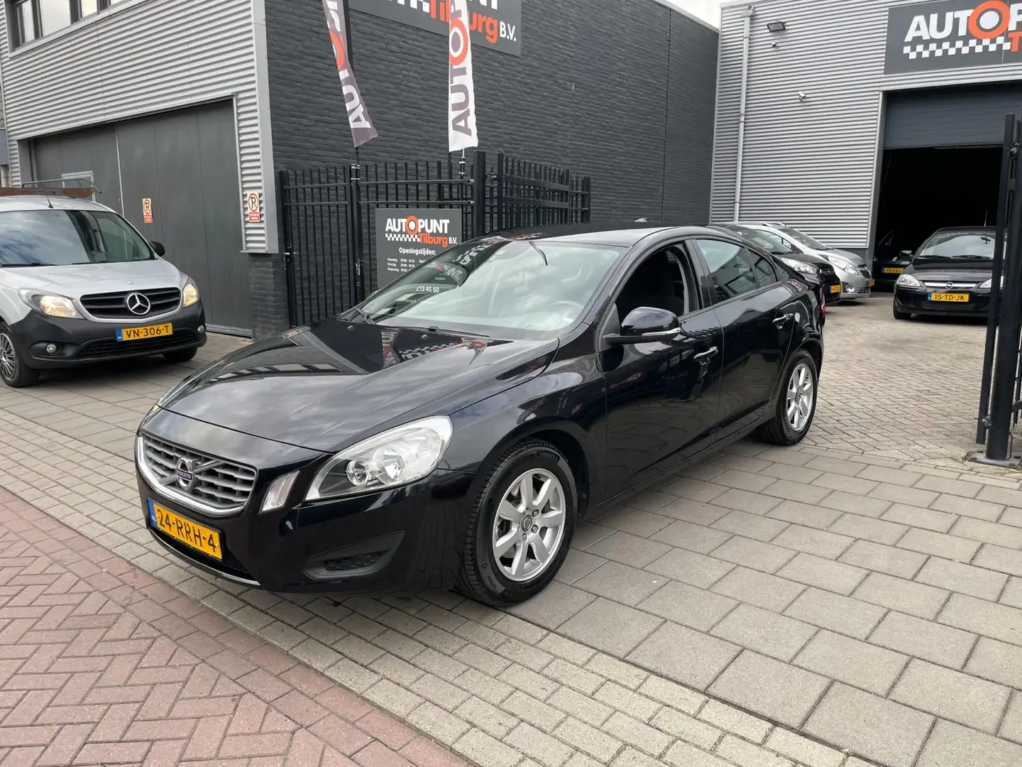 Volvo S60 1.6 T3 Kinetic 1e Eigenaar! Trekhaak Airco NAP APK Noir - 1