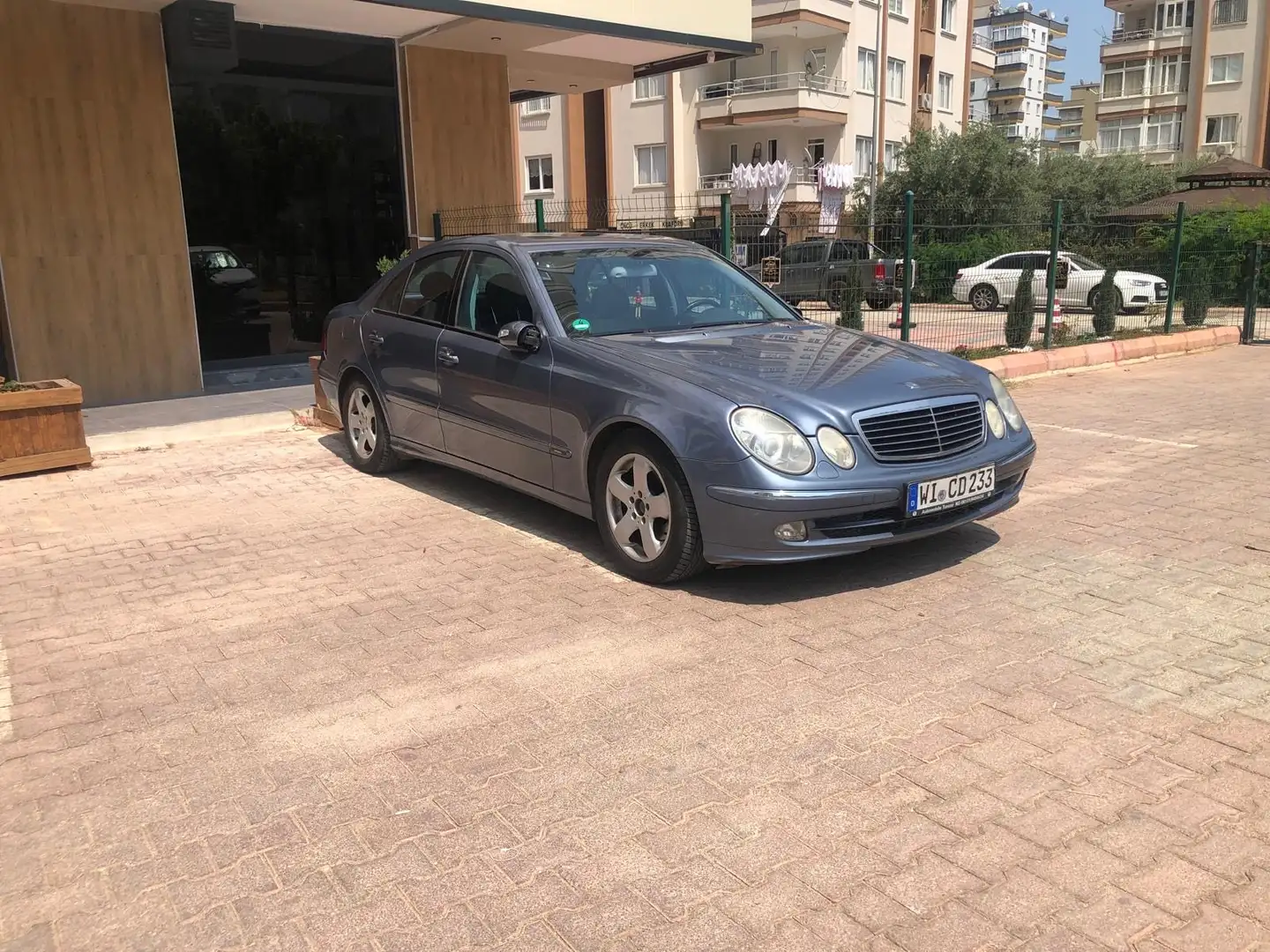 Mercedes-Benz E 240 Avantgarde 4matic - 2