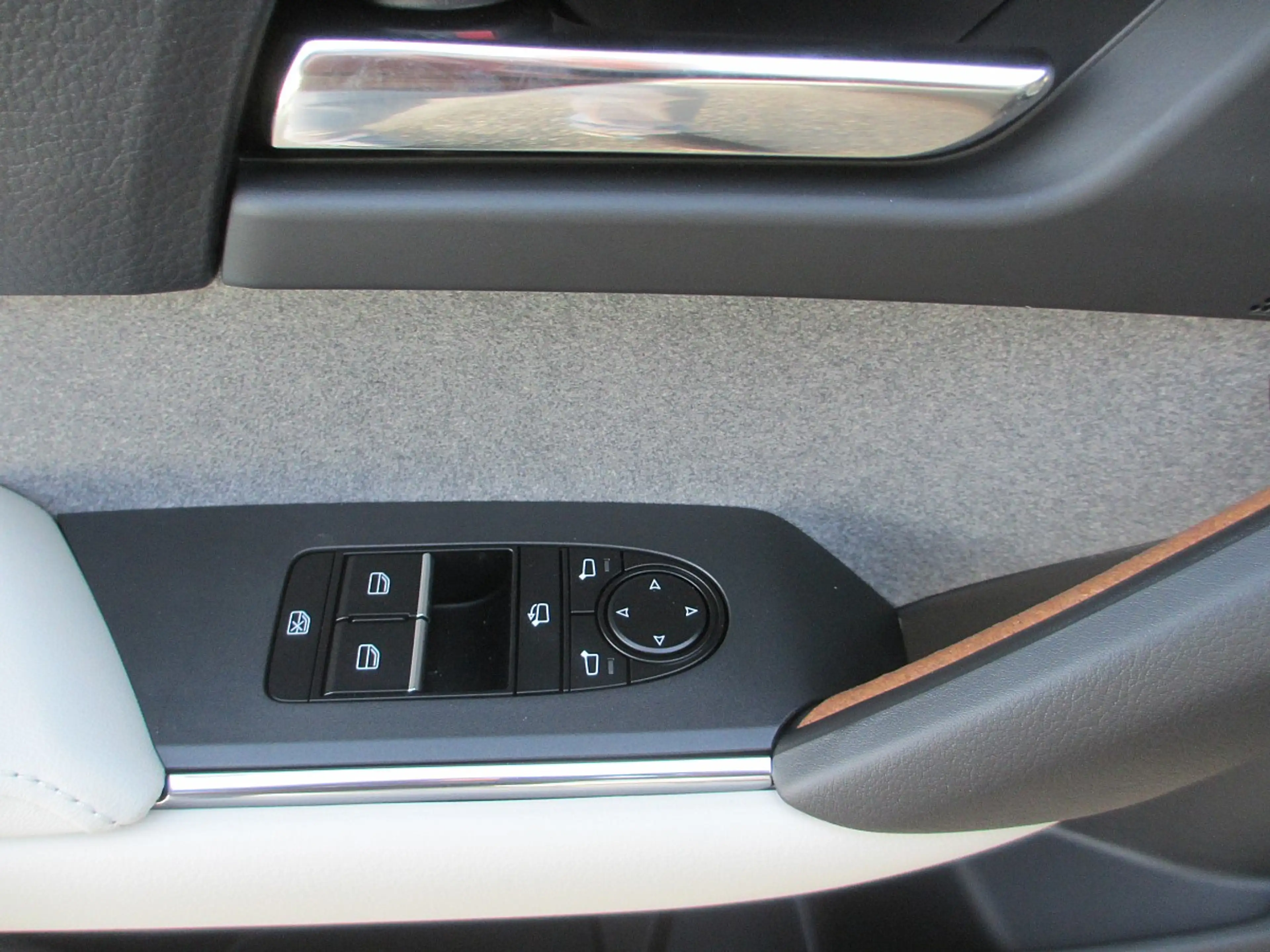 Mazda MX-30 Mazda /MX-30 / R-EV / MAKOTO MODERN CONFIDENCE — photo 13