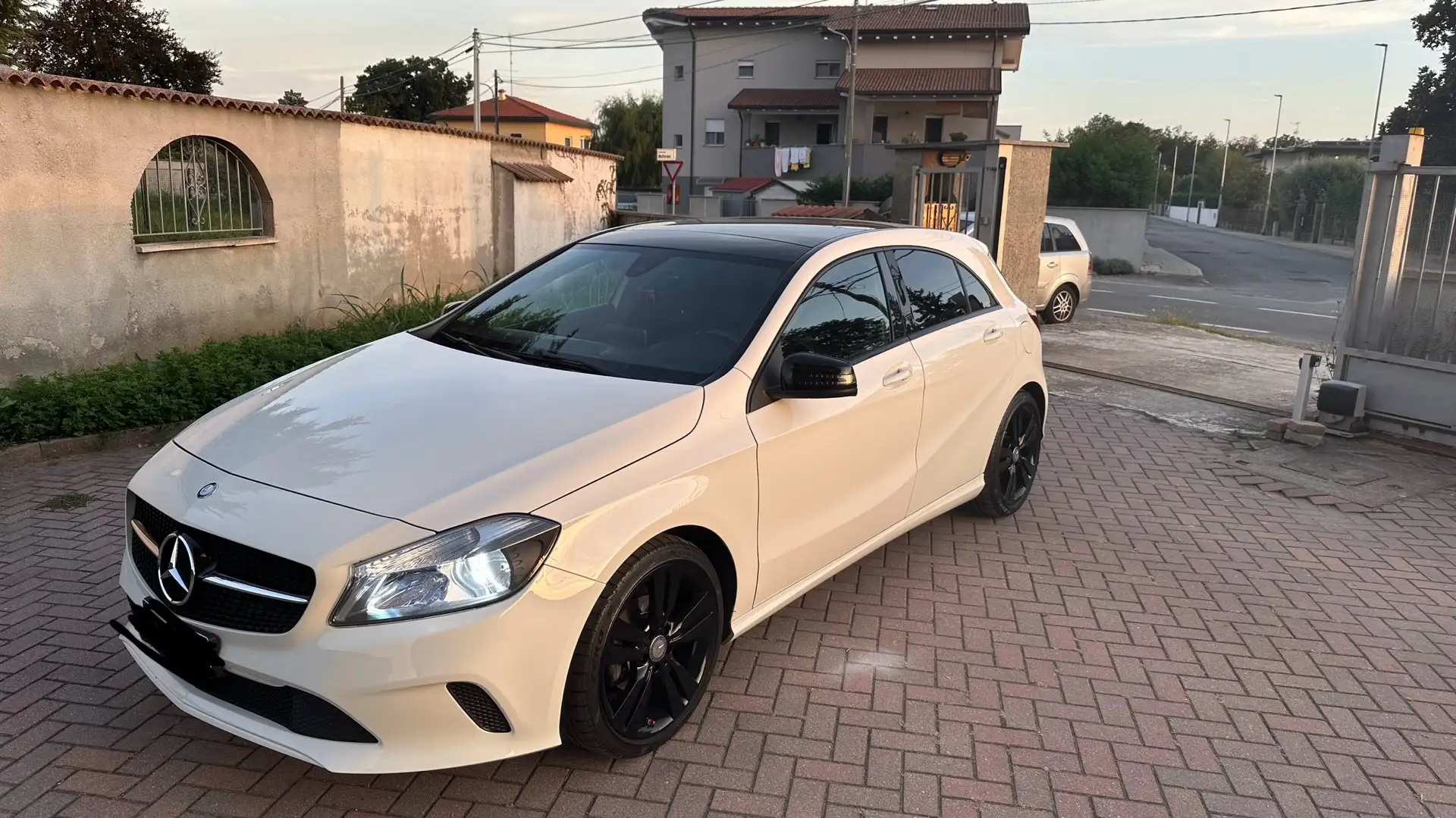 Mercedes-Benz A 180 d 7G-DCT Activity Edition - 1