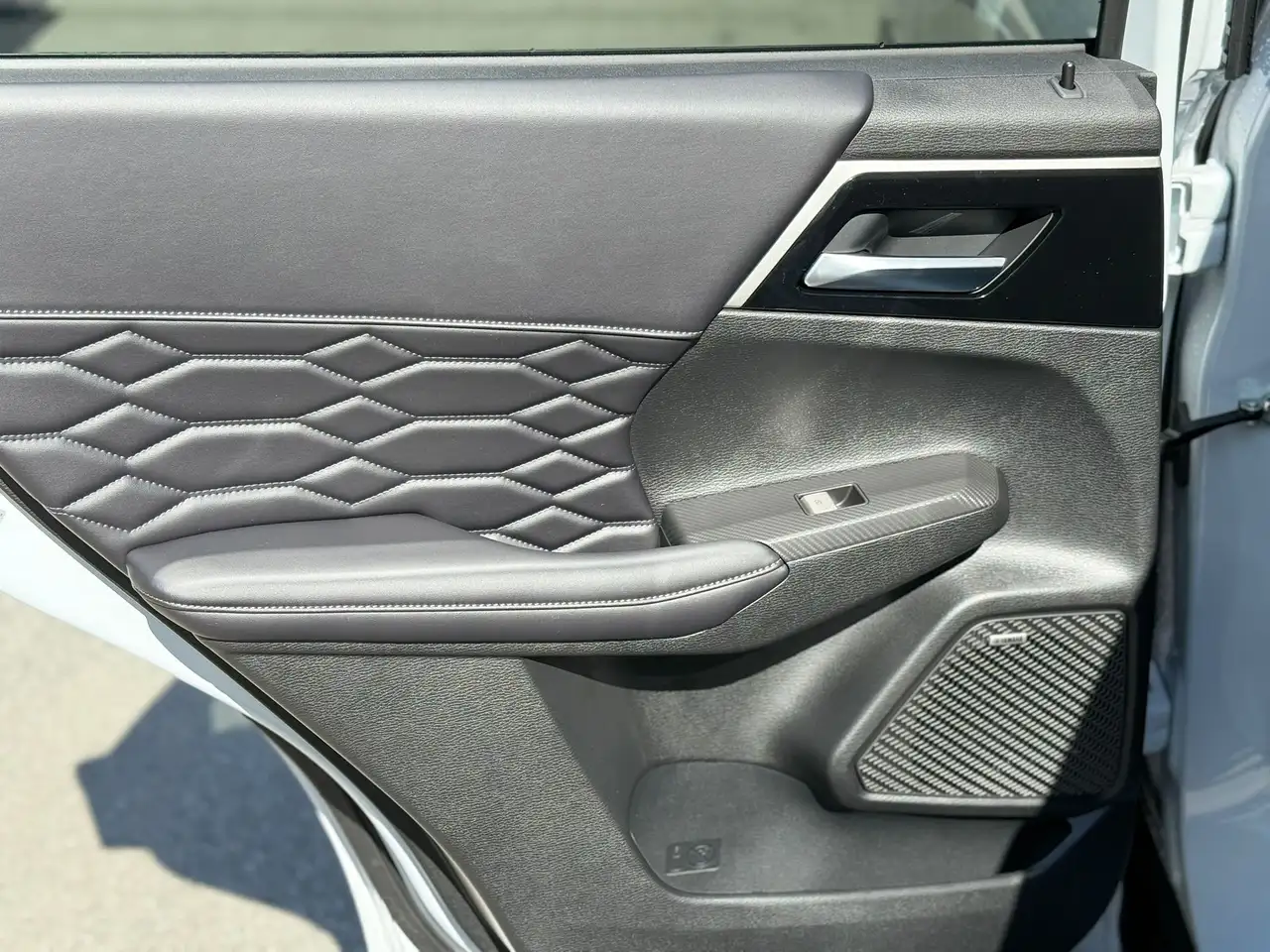 Mitsubishi Outlander снимка Mitsubishi Outlander