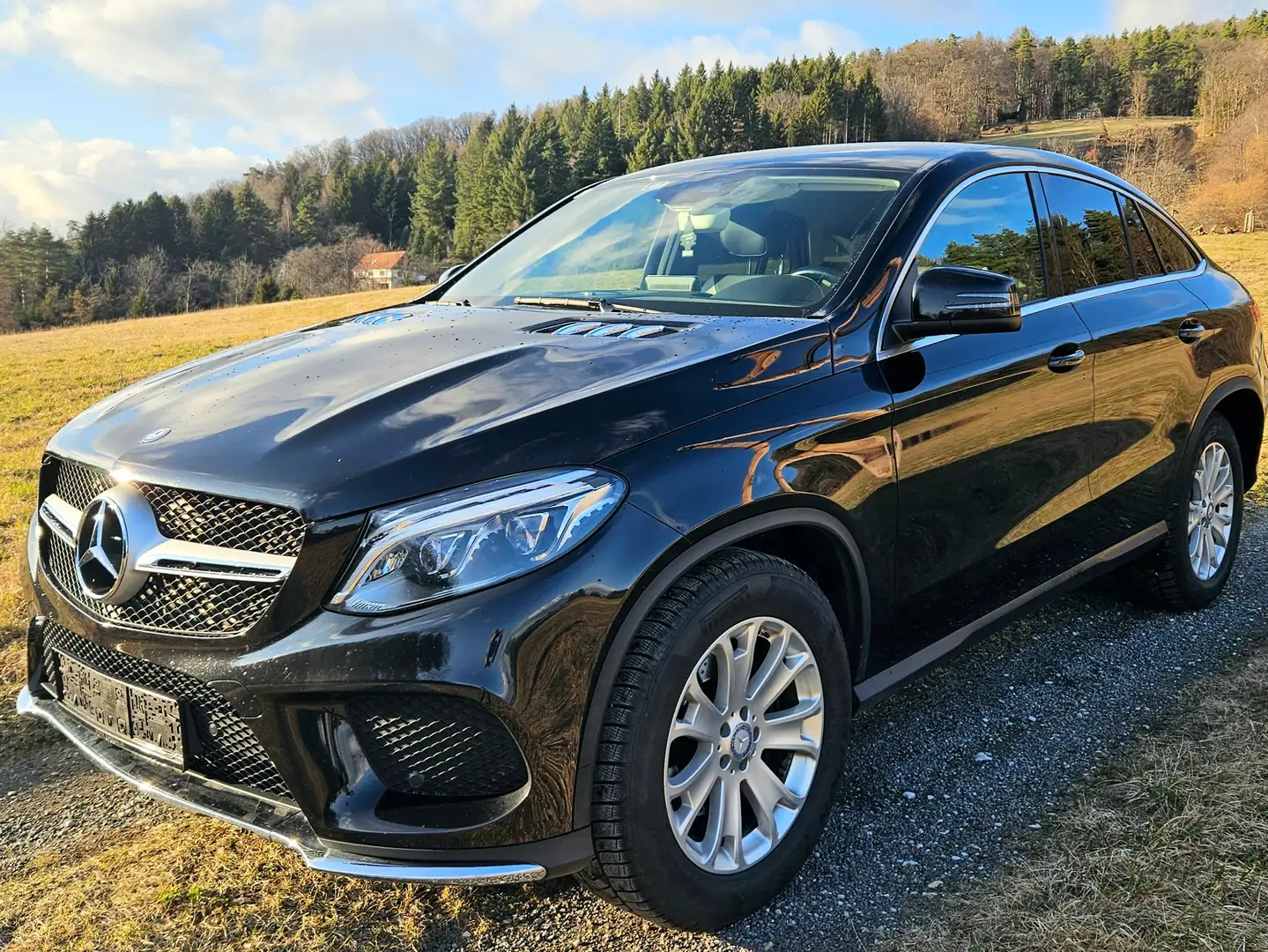 Mercedes-Benz GLE 350 Top Zustand GLE 350 d Coupé 4MATIC Aut. Sportpaket AMG Line innen und außen schwarz metallic Schwarz - 1
