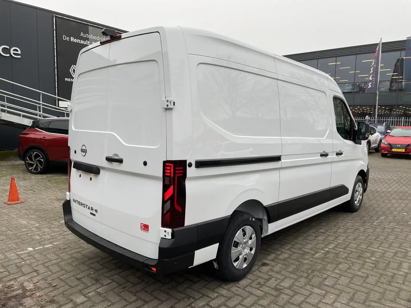 Nissan Interstar Interstar-e L2H2 Limited 87 kWh Wit - 2