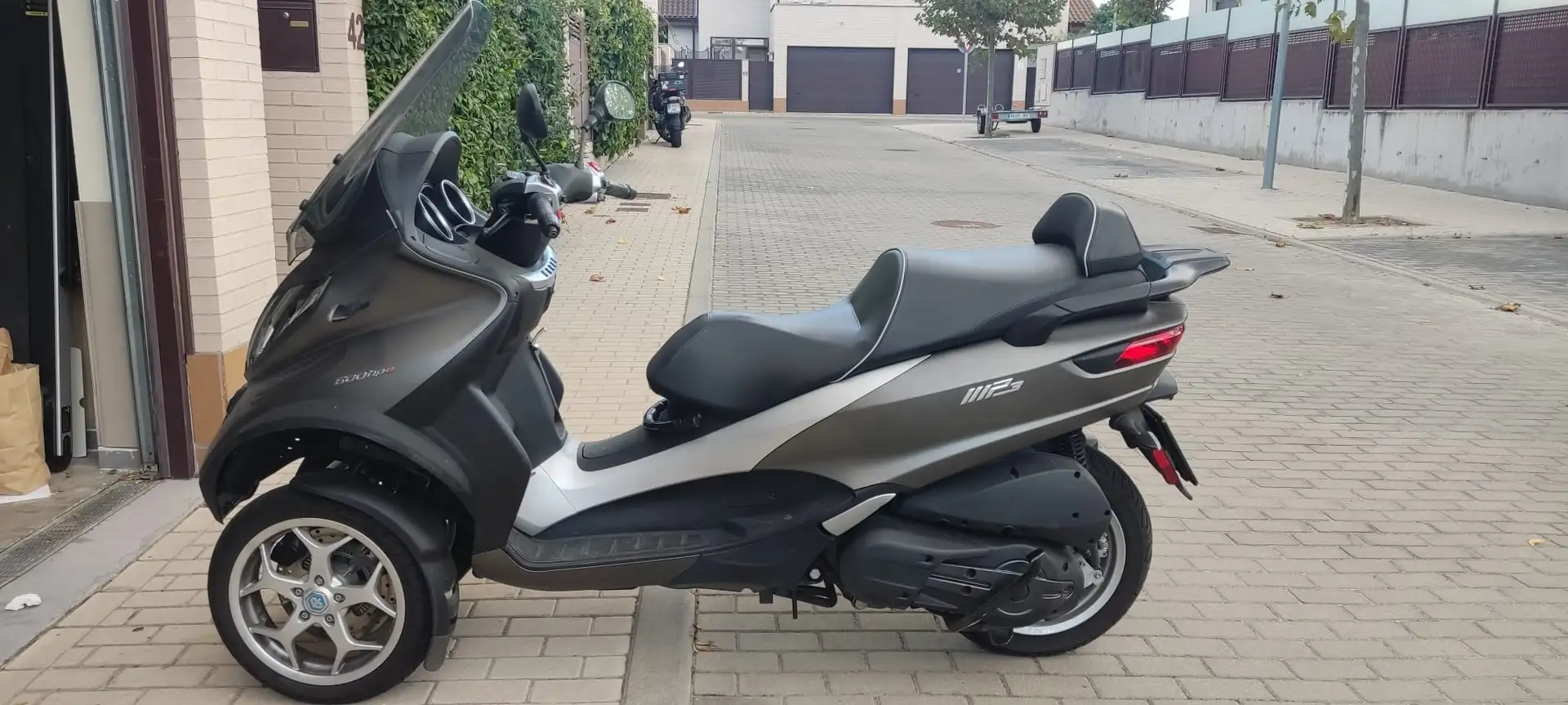 Piaggio MP3 500 Business 500CC Hp-e ABS Plateado - 2
