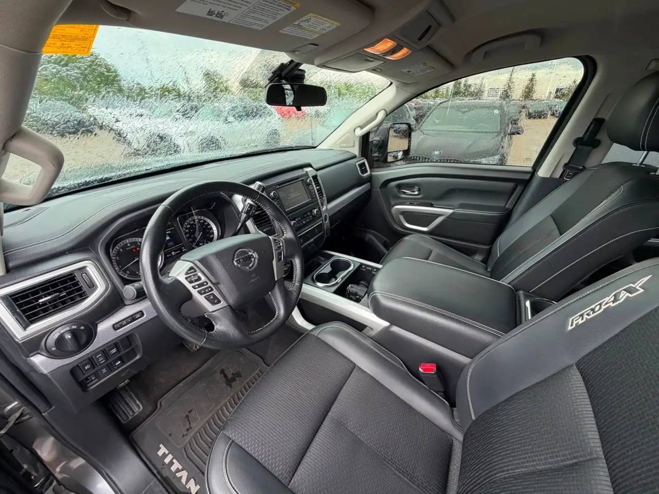 Nissan Titan снимка Nissan Titan