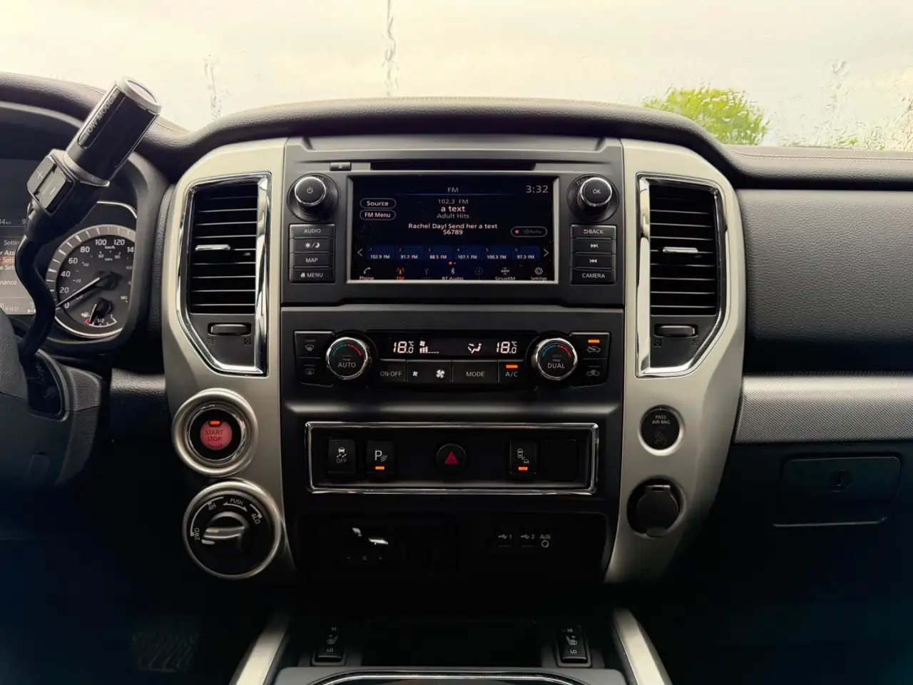 Nissan Titan снимка Nissan Titan