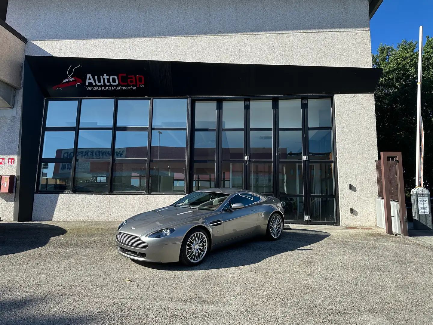 Aston Martin Vantage Coupe 4.7 V8 sportshift Ezüst - 1