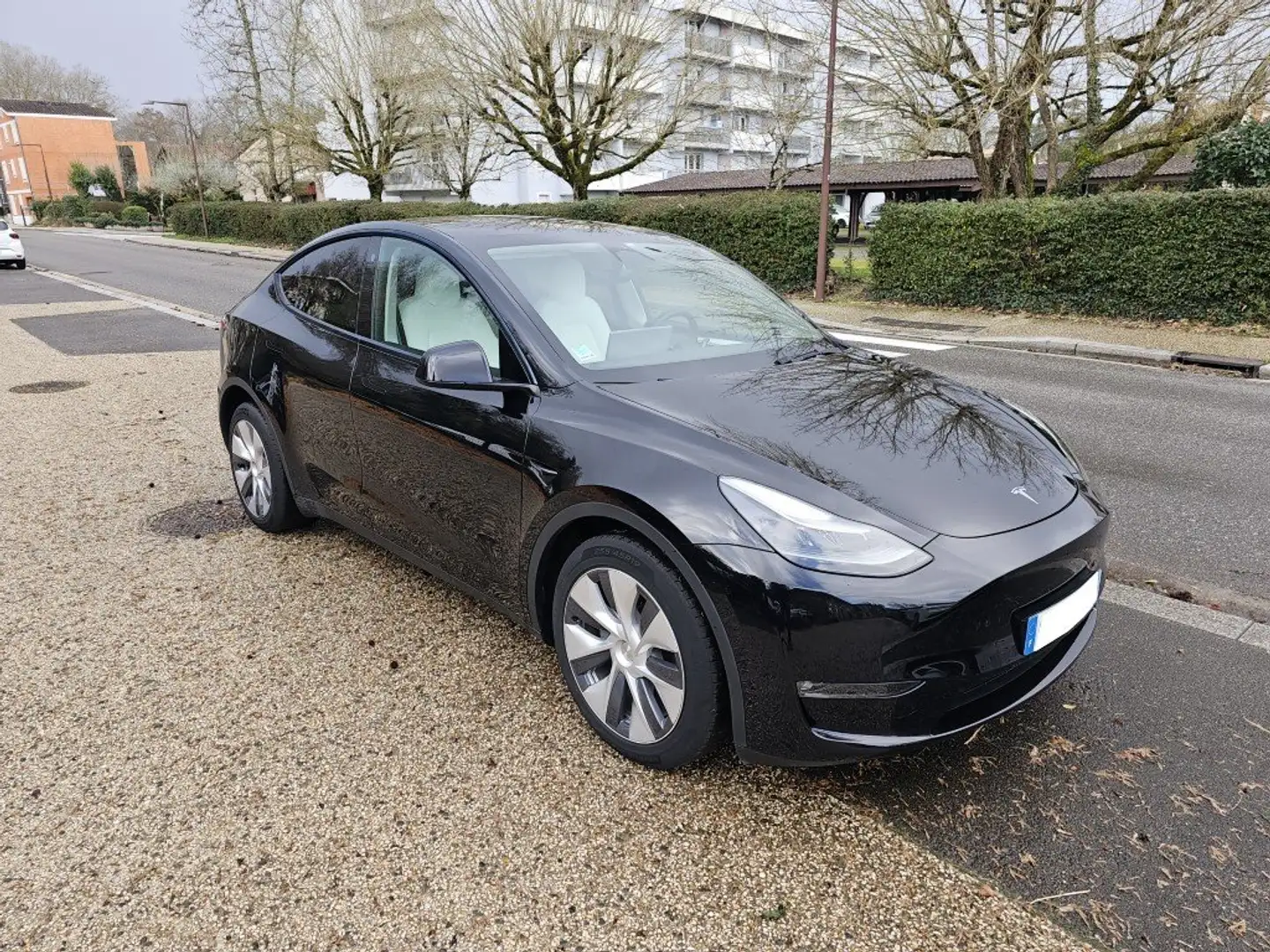 Tesla Model Y 440 LONG RANGE AWD 78.1kWh ATTELA 33325€ ht TVA Schwarz - 2