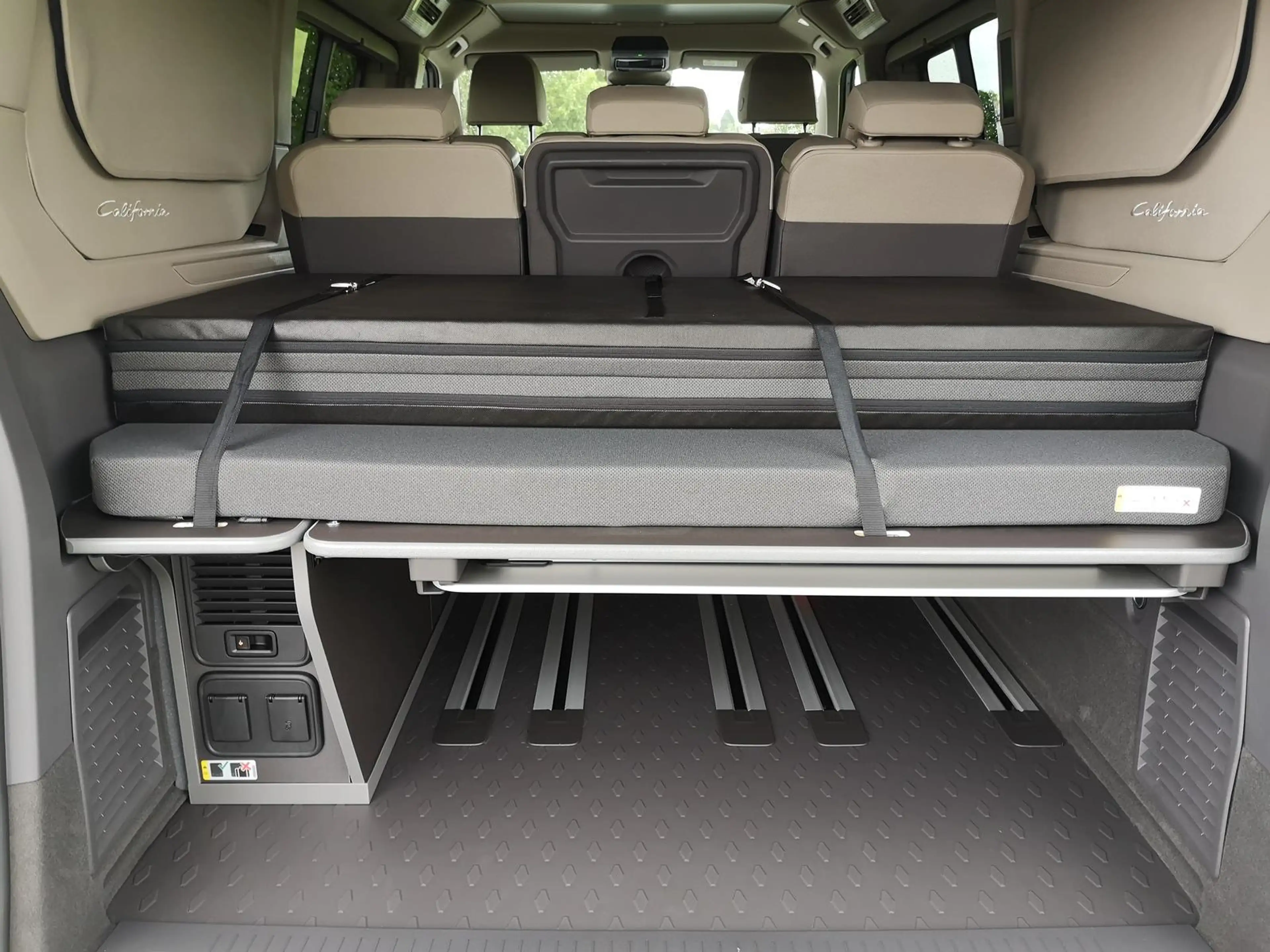 Volkswagen T7 California Beach Tour 2.0 TDI DSG 110 kW (150 PS), Automat... — photo 7