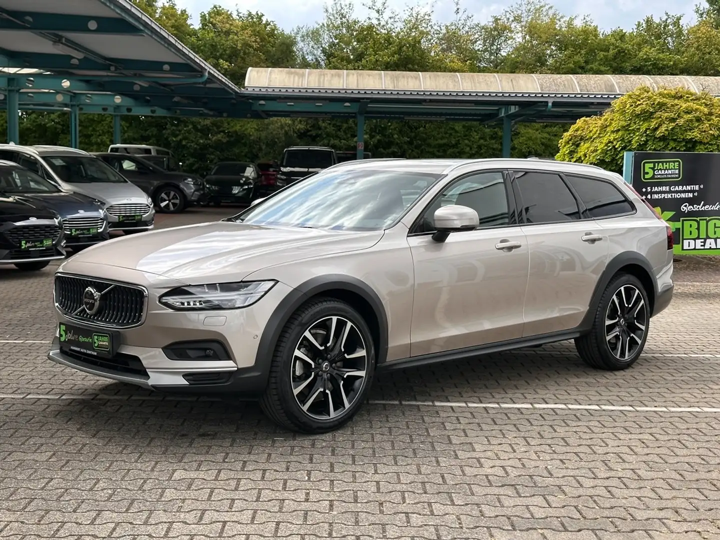 Volvo V90 Cross Country B4 AWD Ultimate *HUD*Pano*360°* Beige - 2