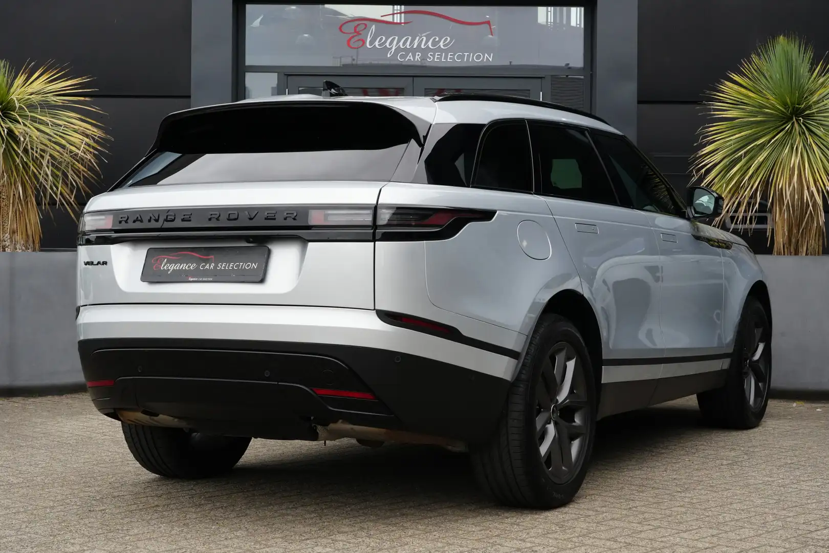 Land Rover Range Rover Velar 2.0 P400e R-Dynamic SE 404pk Panoramadak/Stoelverw Šedá - 2
