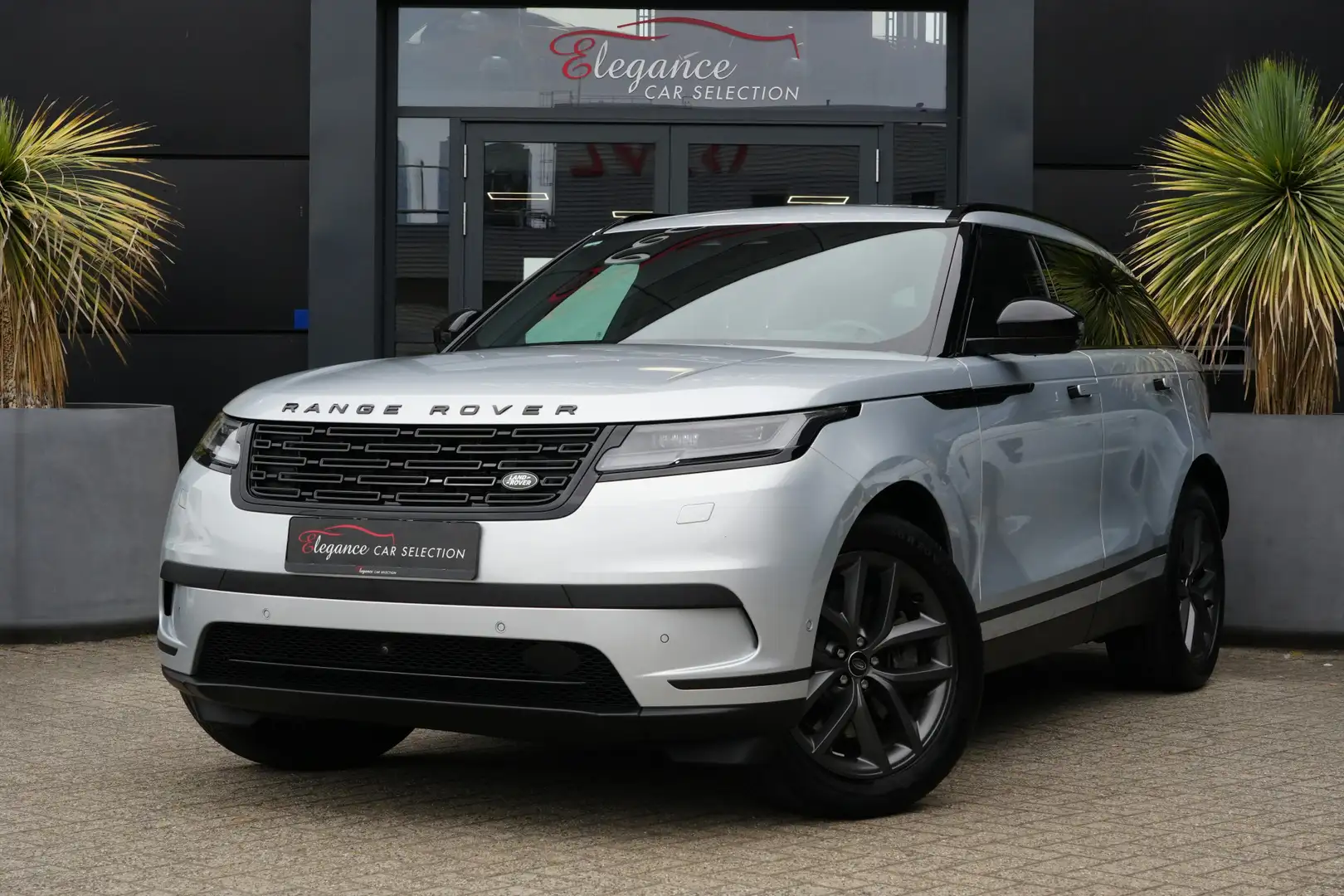 Land Rover Range Rover Velar 2.0 P400e R-Dynamic SE 404pk Panoramadak/Stoelverw Šedá - 1