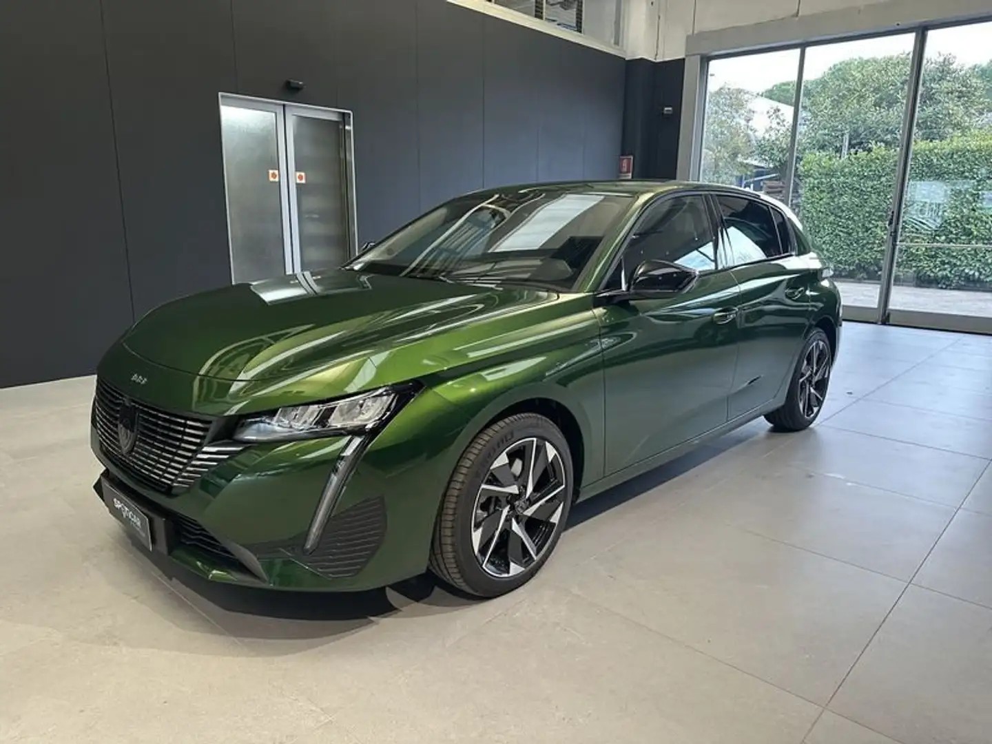 Peugeot 308 308 Hybrid 136 e-DCS6 Allure Verde - 1