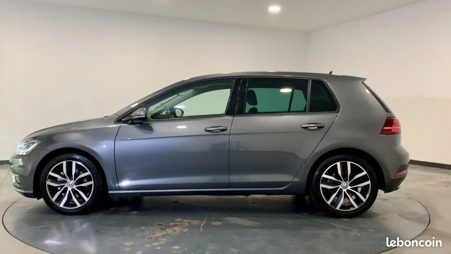 Volkswagen Golf 2.0 TDI 15O CARAT BMV6 Grijs - 2