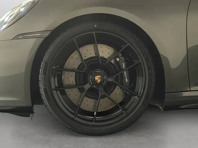 Porsche 911 view 9