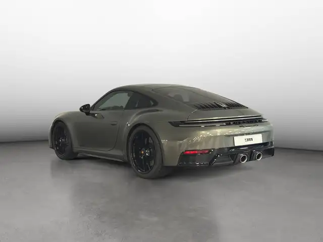 Porsche 911 view 3