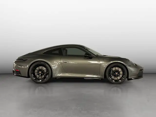 Porsche 911 view 6