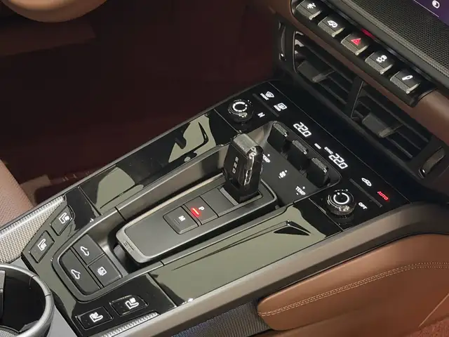 Porsche 911 view 14