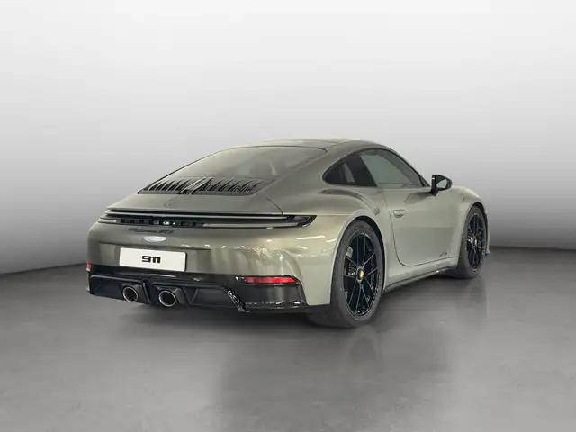 Porsche 911 view 5