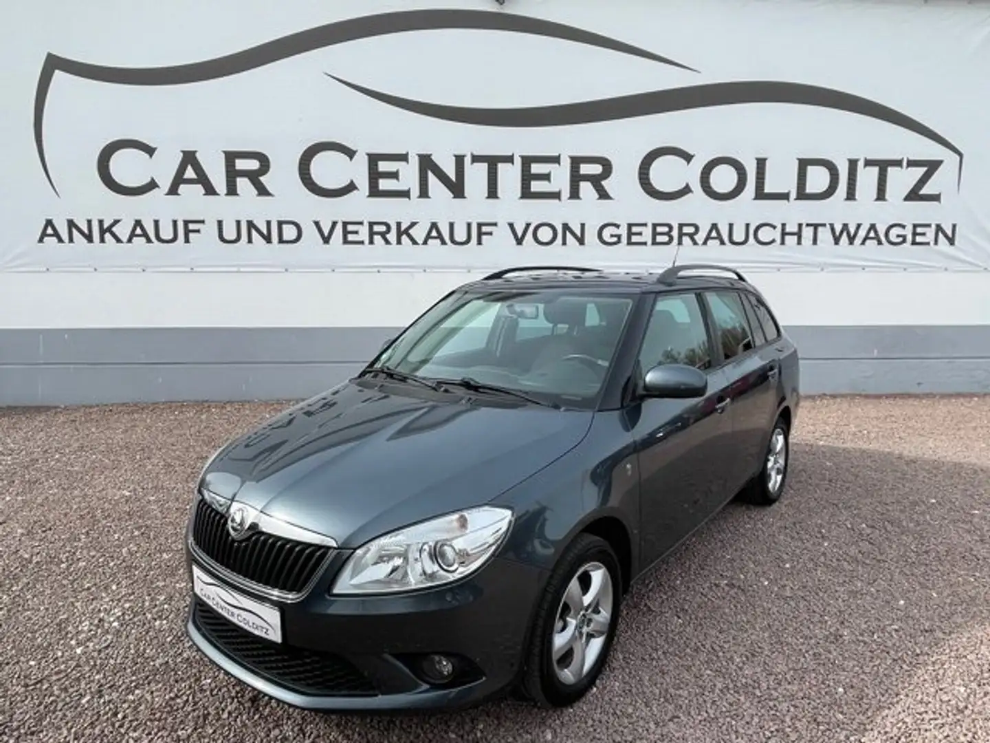Skoda Fabia Fabia Ambiente 1.2 TSi*KlimaAut*SHZ*AHK*Alu* Grau - 1