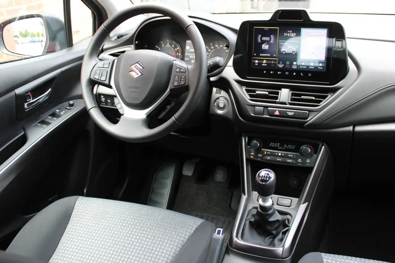 Suzuki S-Cross 2025