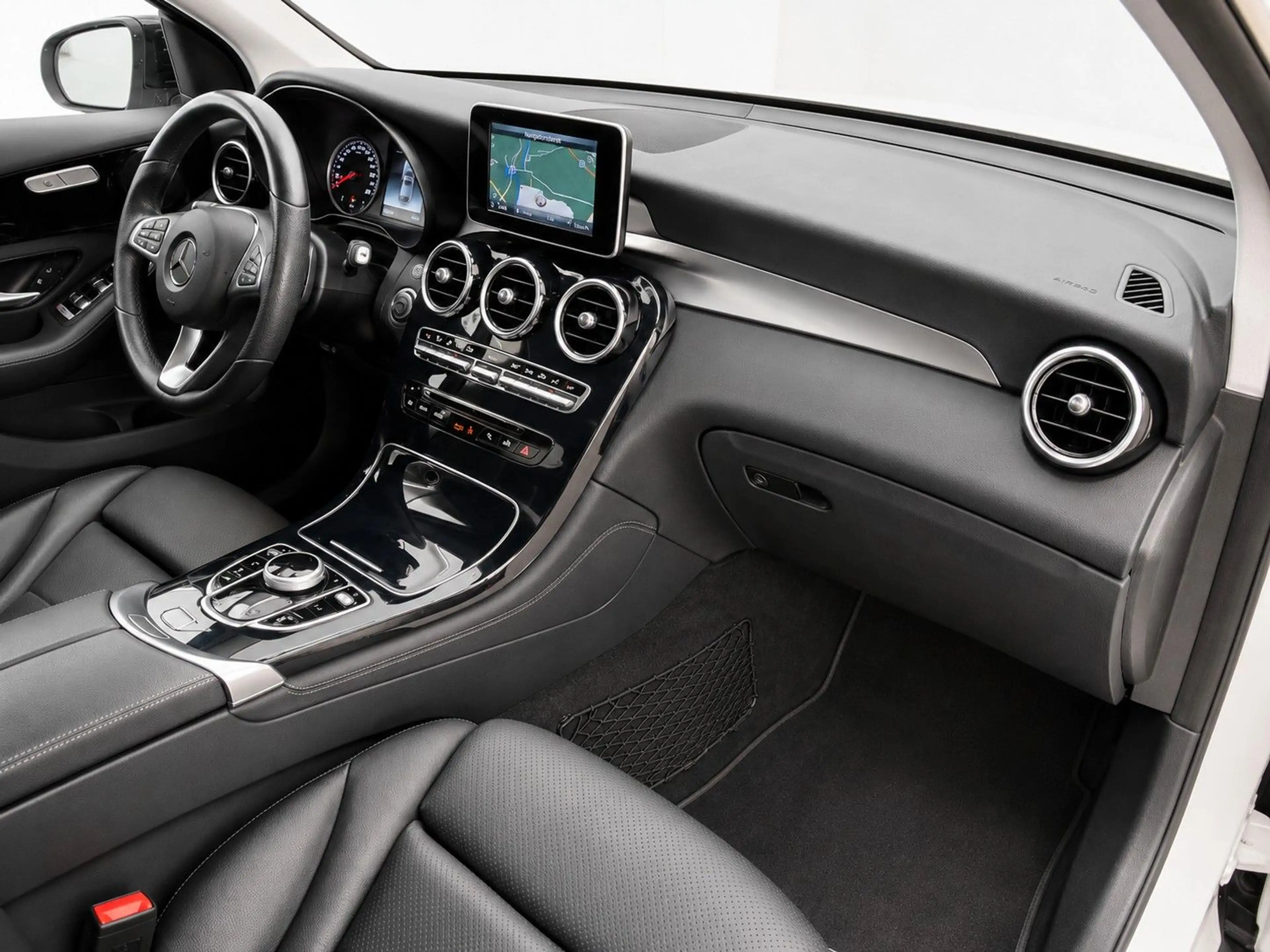 Mercedes-Benz GLC 250 Coupe  4Matic AMG Line — photo 14